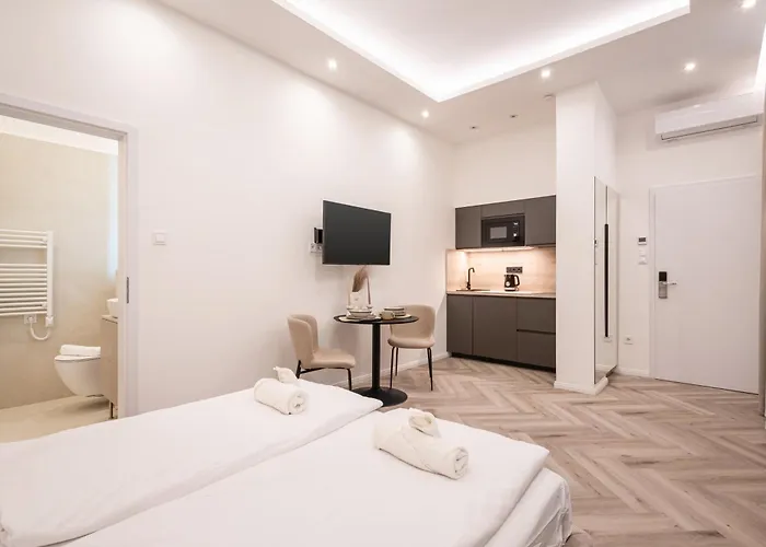 K51 - Kiraly Boutique - Location By Bqa Apartment
